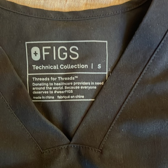 Figs Black pullover short sleeve medical scrubs front pocket top size small - Picture 9 of 14